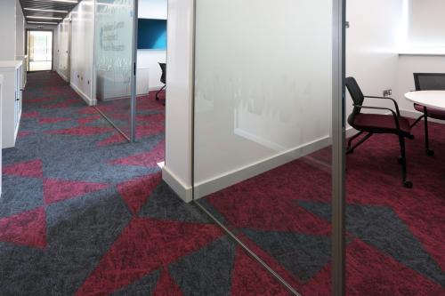 osaka-carpet-tiles-in-office-02