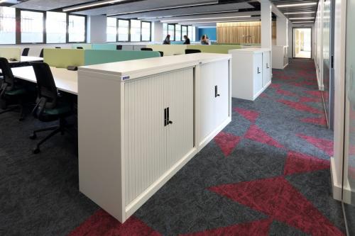 osaka-carpet-tiles-in-office-03