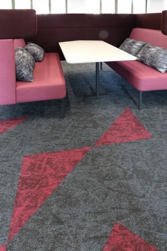 osaka-carpet-tiles-in-office-07-533x800