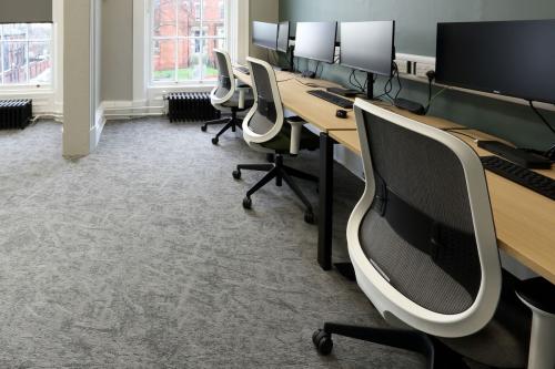 osaka-carpet-tiles-in-offices-of-university-of-leeds-02
