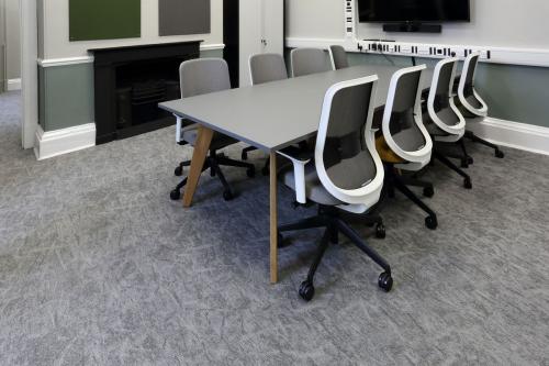 osaka-carpet-tiles-in-offices-of-university-of-leeds-03