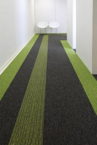 tivoli-carpet-planks-tufted-loop-pile-grey-green-studio-0094-533x800